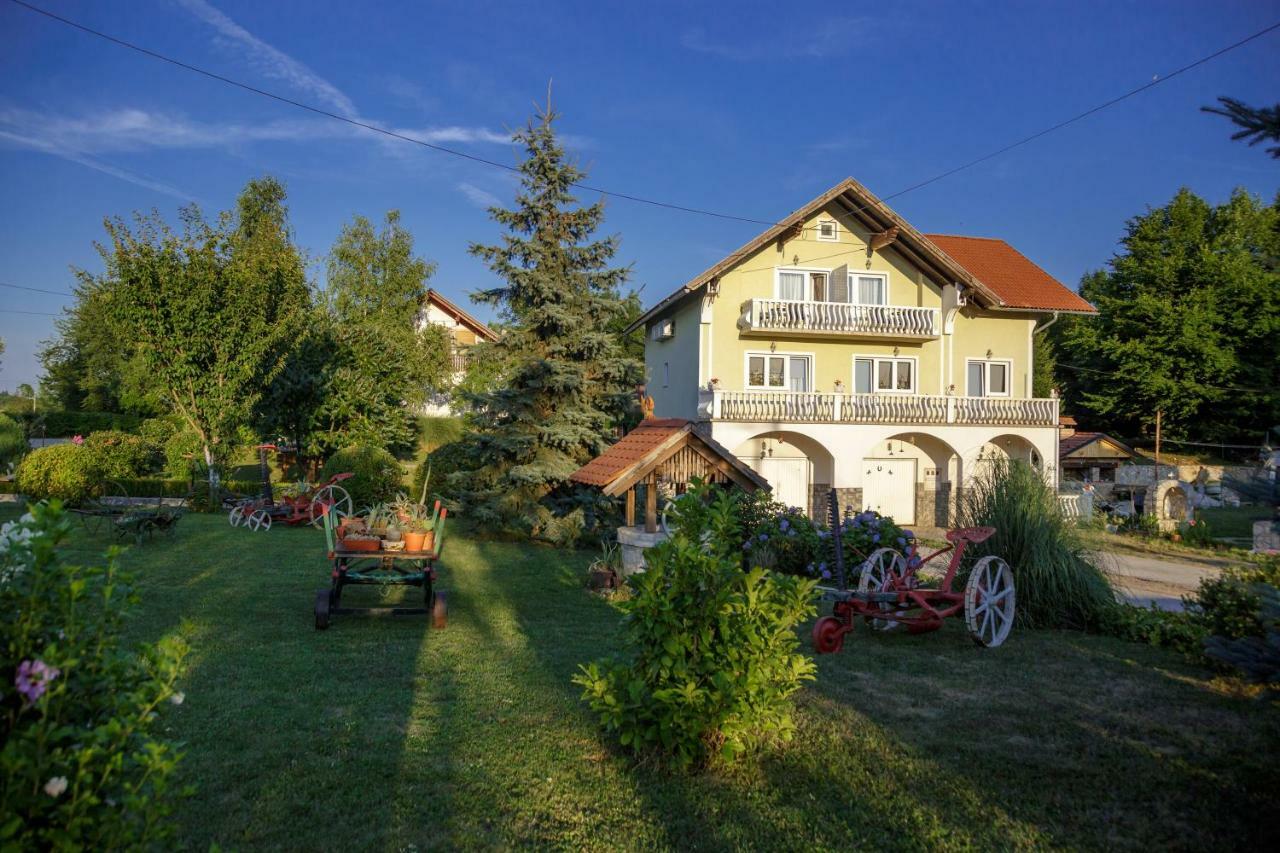 Studio Apartments Eagle Rakovica Bagian luar foto